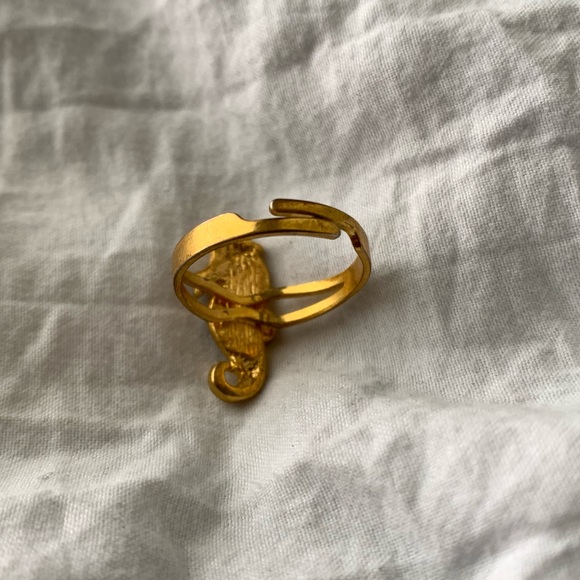 🌊 Adjustable Gold Seahorse Ring 🌊 - Picture 2 of 2